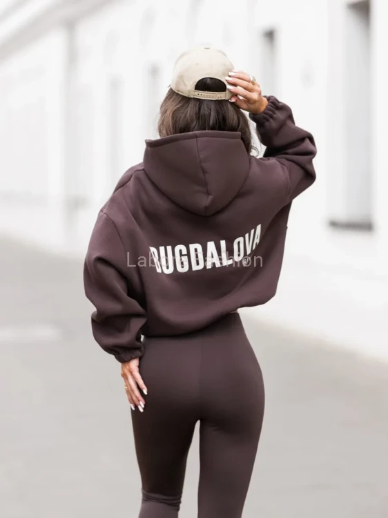 bluza-z-kapturem-czekoladowa-bugdalova-1.webp